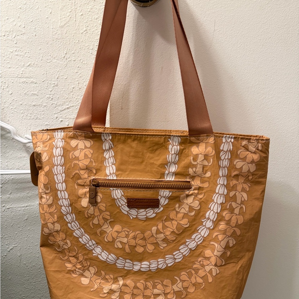Adventure Hawaii tote bag